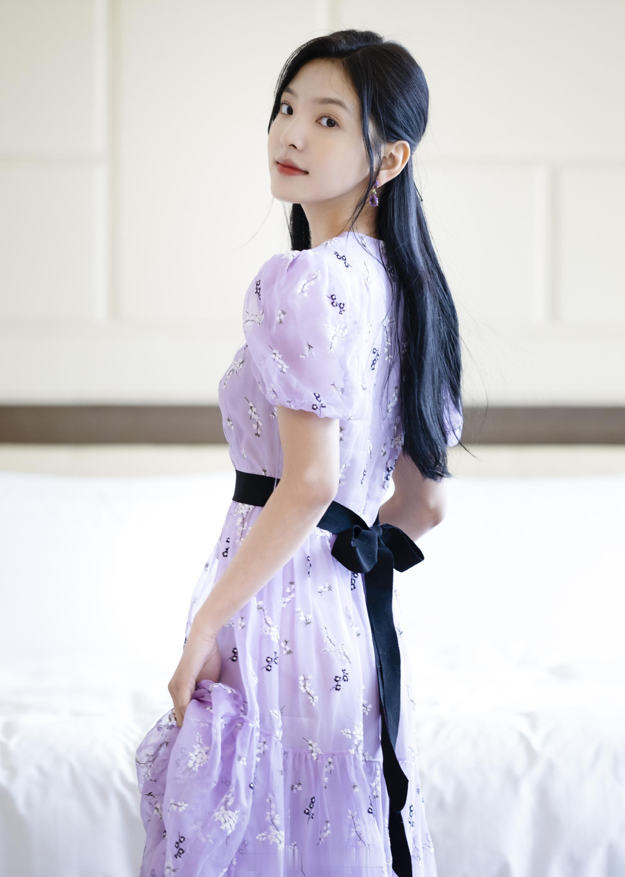 章若楠紫色纱裙青春甜美