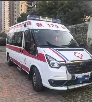 山西阳泉，85岁的老人病重，叫了急救车，他们到来之后，老人女婿就让他们帮忙抬老人