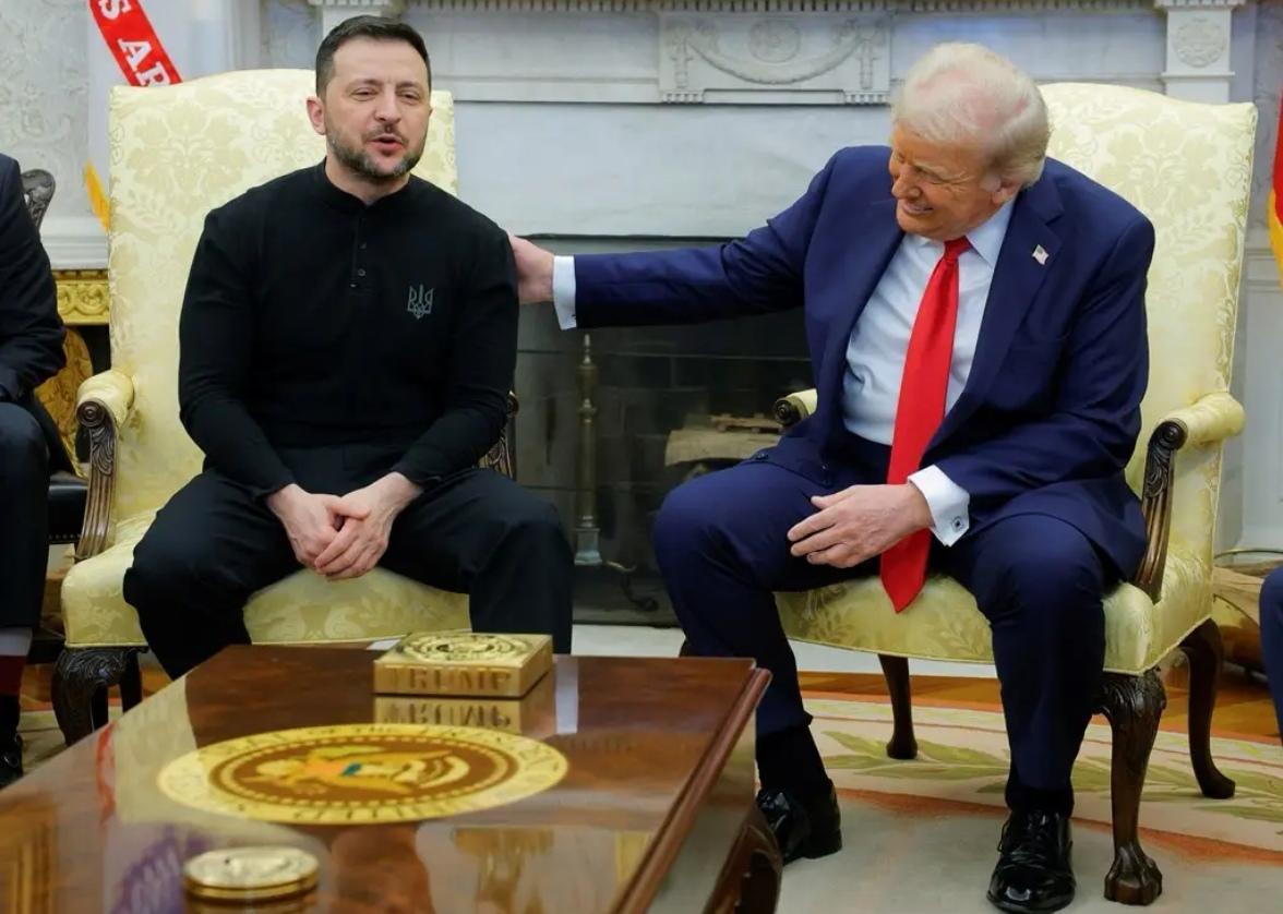 看了网上消息，仿佛看到特朗普手足无措，像疯了的样子，我就笑喷了。现在的特朗普真