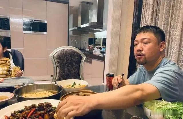 没有流量就自己创造流量？贾冰这事，说说我个人看法，仅代表自己观点，不代表既