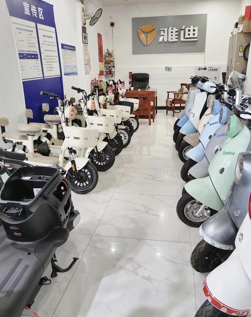 十大电动车，你怎样选择：1.爱玛:电池寿命偏低，性价比不高。2.绿源:部分车