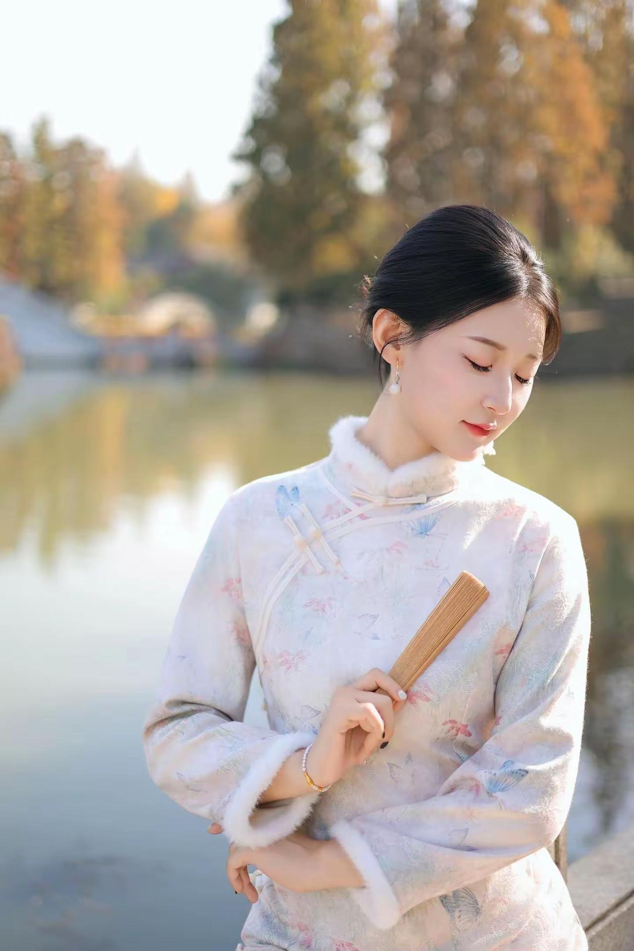 真正的爱，应该超越生命的长度、心灵的宽度、灵魂的深度。