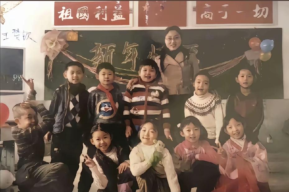 我算是发现了，一到没什么比赛，没什么消息的时候，网友就把楚钦老师从小到大的视频都