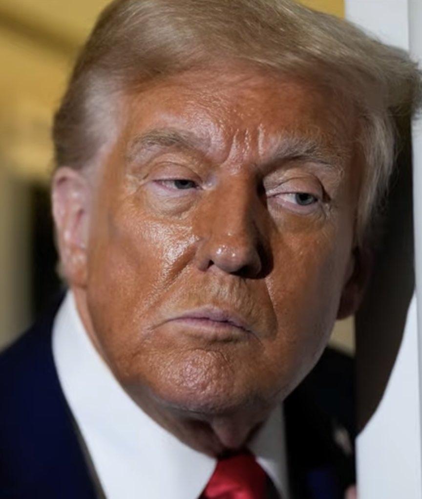 联合早报今天报道：“美国总统特朗普星期六（1月31日）称，如果加拿大推进与中国谈