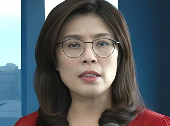 郑丽文登机前，萧旭岑率先抵达！眼看11月1日越来越近，郑丽文要正式接