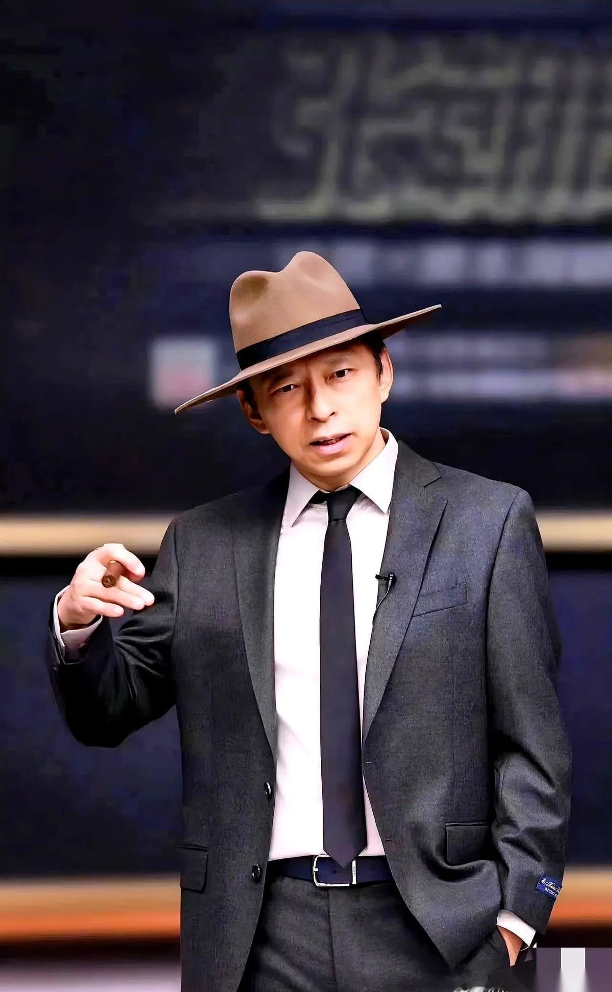 我今天才知道，张朝阳当年创业，不是吭哧吭哧攒钱的一个朋友，直接拍给他100