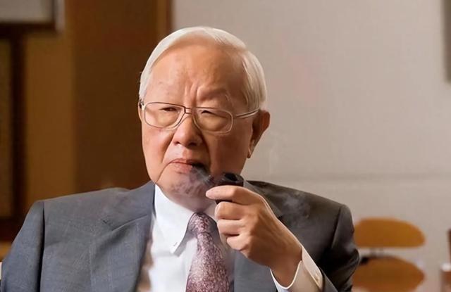台积电老总张忠谋曾嘲讽道：“虽说大陆举全力也造不出高端芯片，但我想马上给华为提供