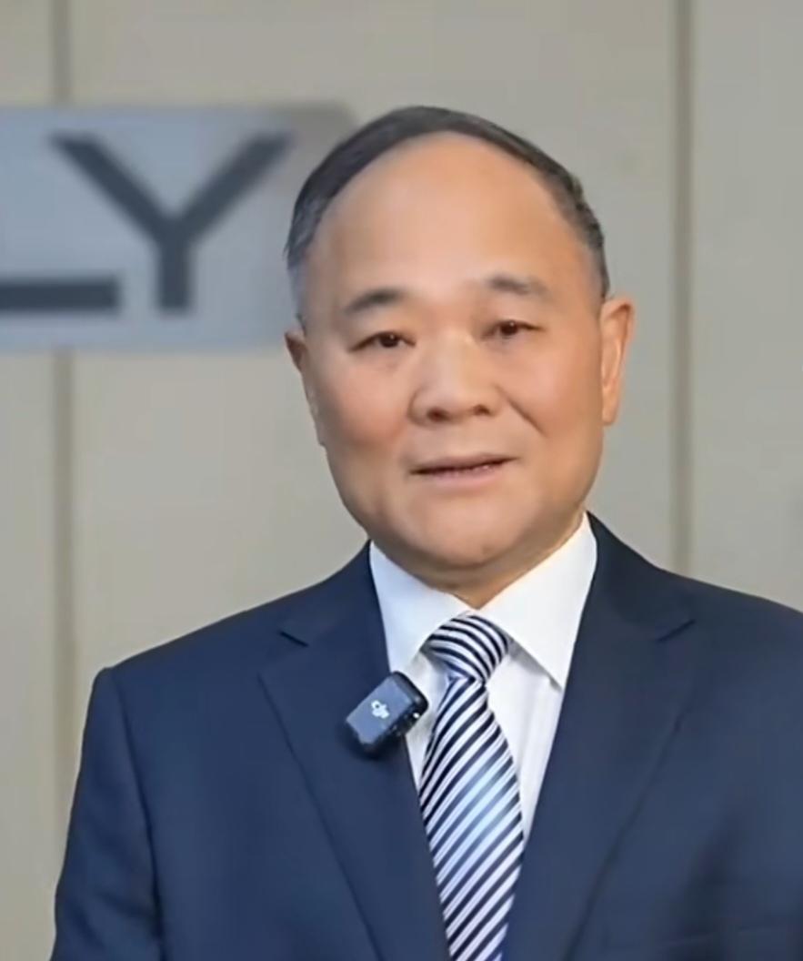 吉利李书福说：甲醇能量密度是锂离子电池的十几倍，这意味着在相同运载能力下，甲醇电