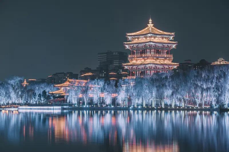 洛阳和西安，就像两颗历史长河中的璀璨明珠。要是我，还真有点难以抉择。西安是古今