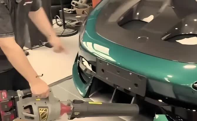 小米SU7ultra的高价前舱盖事件愈演愈烈，超过300位车主联合要求退车，雷