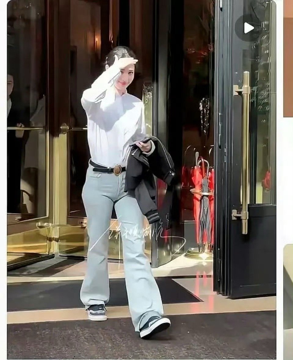 田曦薇王楚然同款造型对比，怎么感觉老田赢了？