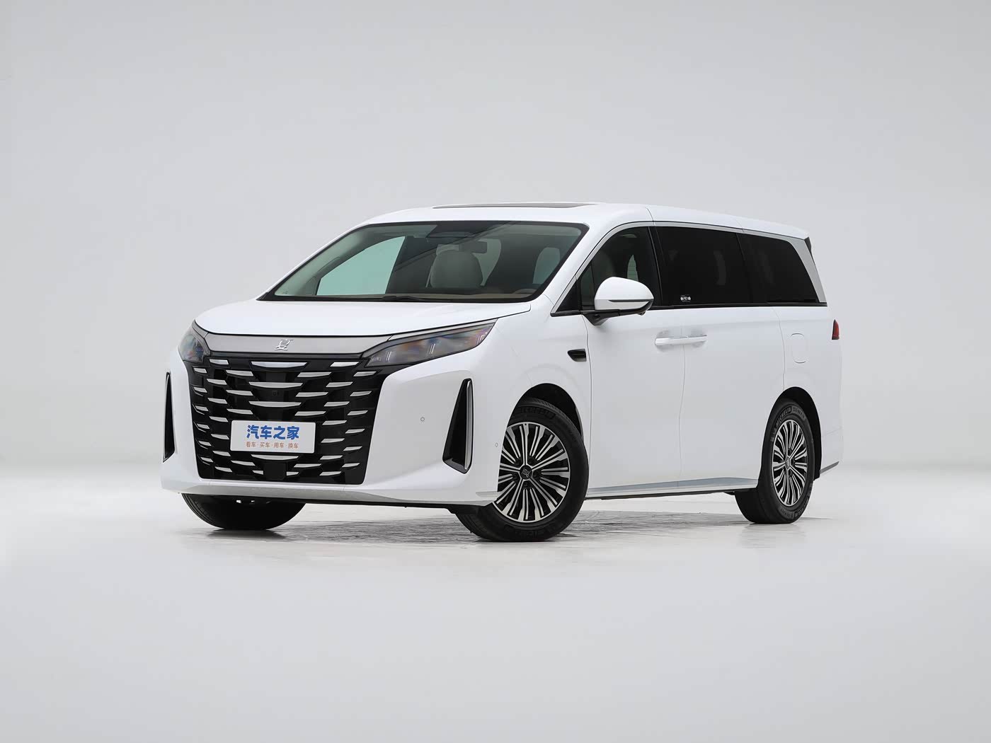 车市观察从网络上突然看到了一辆车，才想起他的存在，比亚迪夏，这车是腾势D9的廉