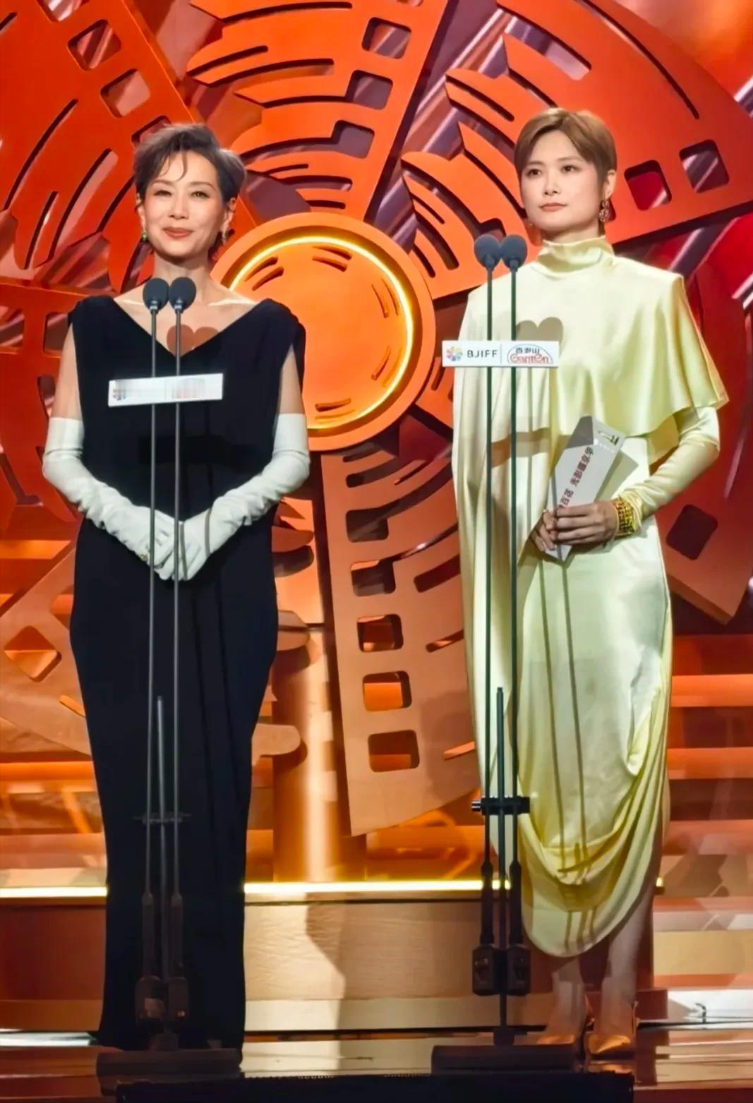 北影节这一夜，当李宇春和叶童坐在一起，我才懂了什么叫“气场不需要分贝”！60