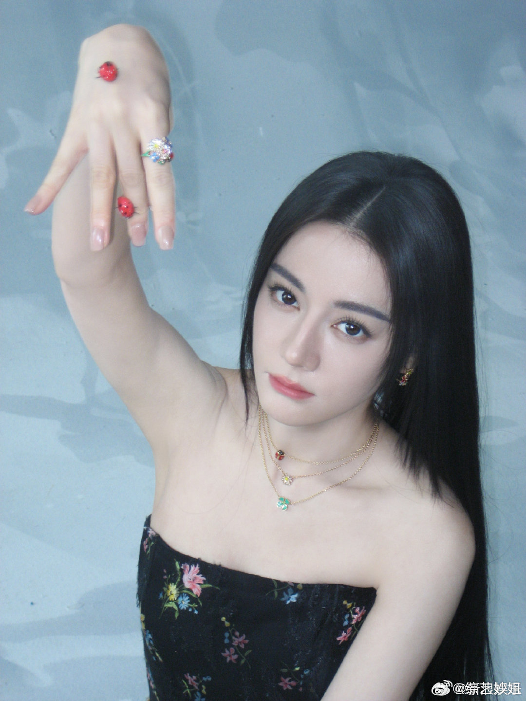 嘉行否认热巴签约天伊娱乐嘉行辟热巴签约天伊娱乐嘉行传媒否认与迪丽热巴合约到期后