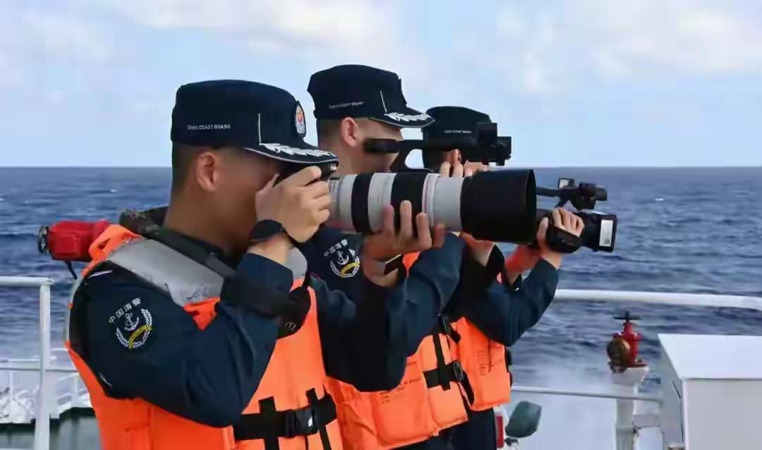 蔡正元妄言挑衅，中国海警钓鱼岛挂红旗硬核回击蔡正元近日公开妄言，嘲讽大陆“