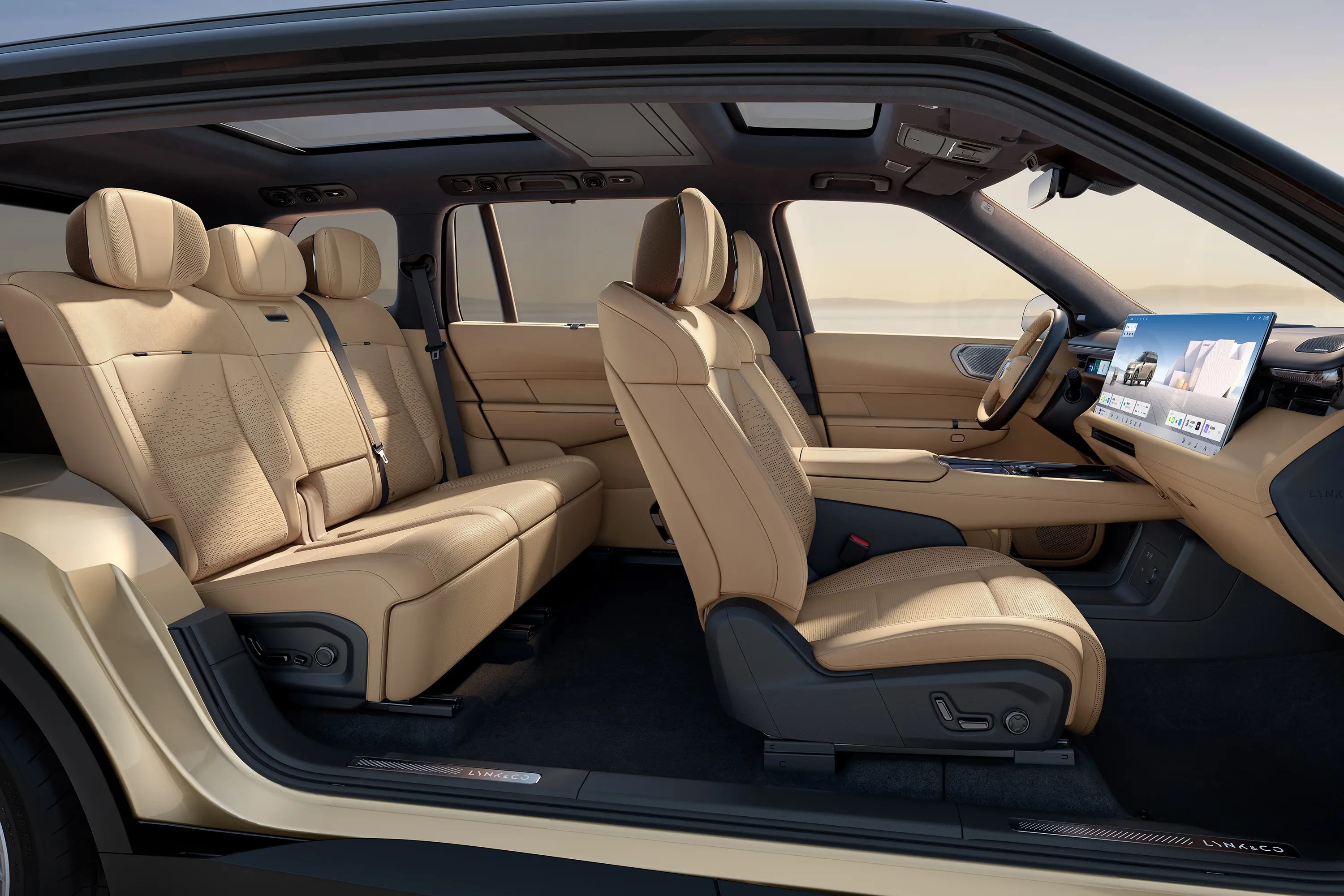 领克900大五座版这次亮相，真的把家用需求摸得太透了首先是这个大五座的空间设计放