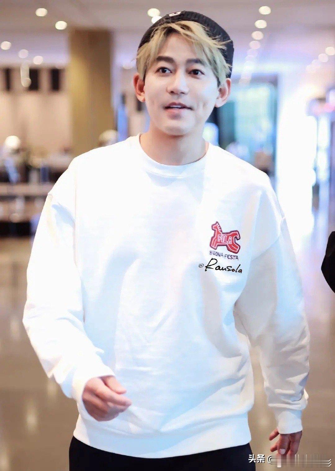 苏醒告别快乐老友记不是因为苏醒耍大牌而是老友记要剧本化，不再是真诚的兄弟情，当年