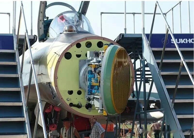 米格31这烤兔雷达不光看着大，其实一点儿也不先进...俄式机载火控看着厚重，