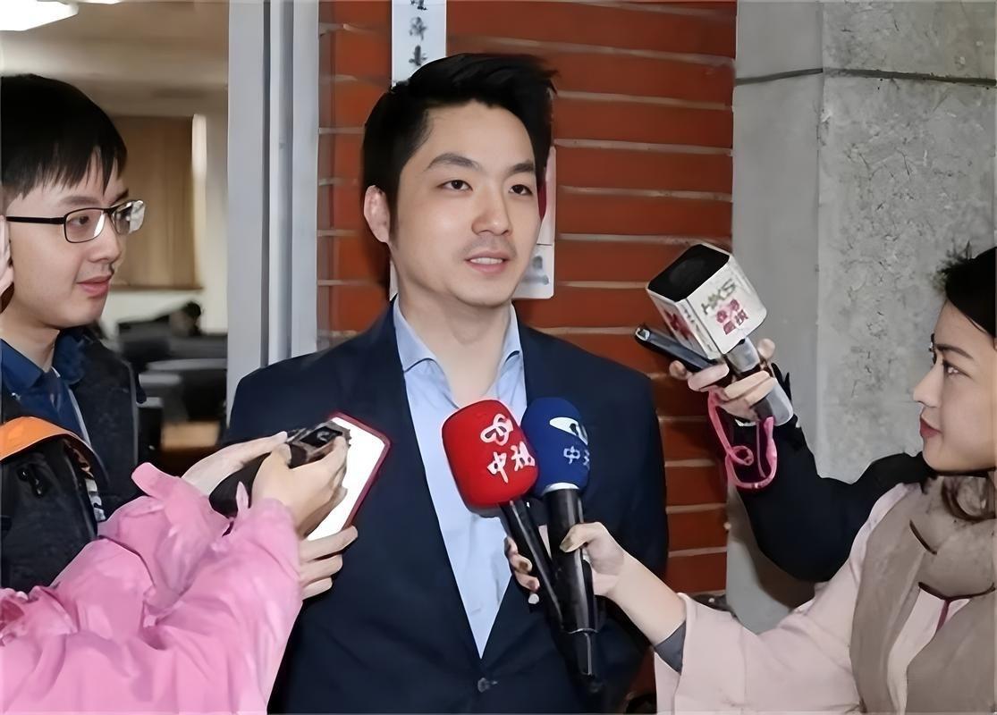 台北市议会的质询台上，一个常被贴着“蒋家第四代”标签的人，遇到了一道再简单不过的