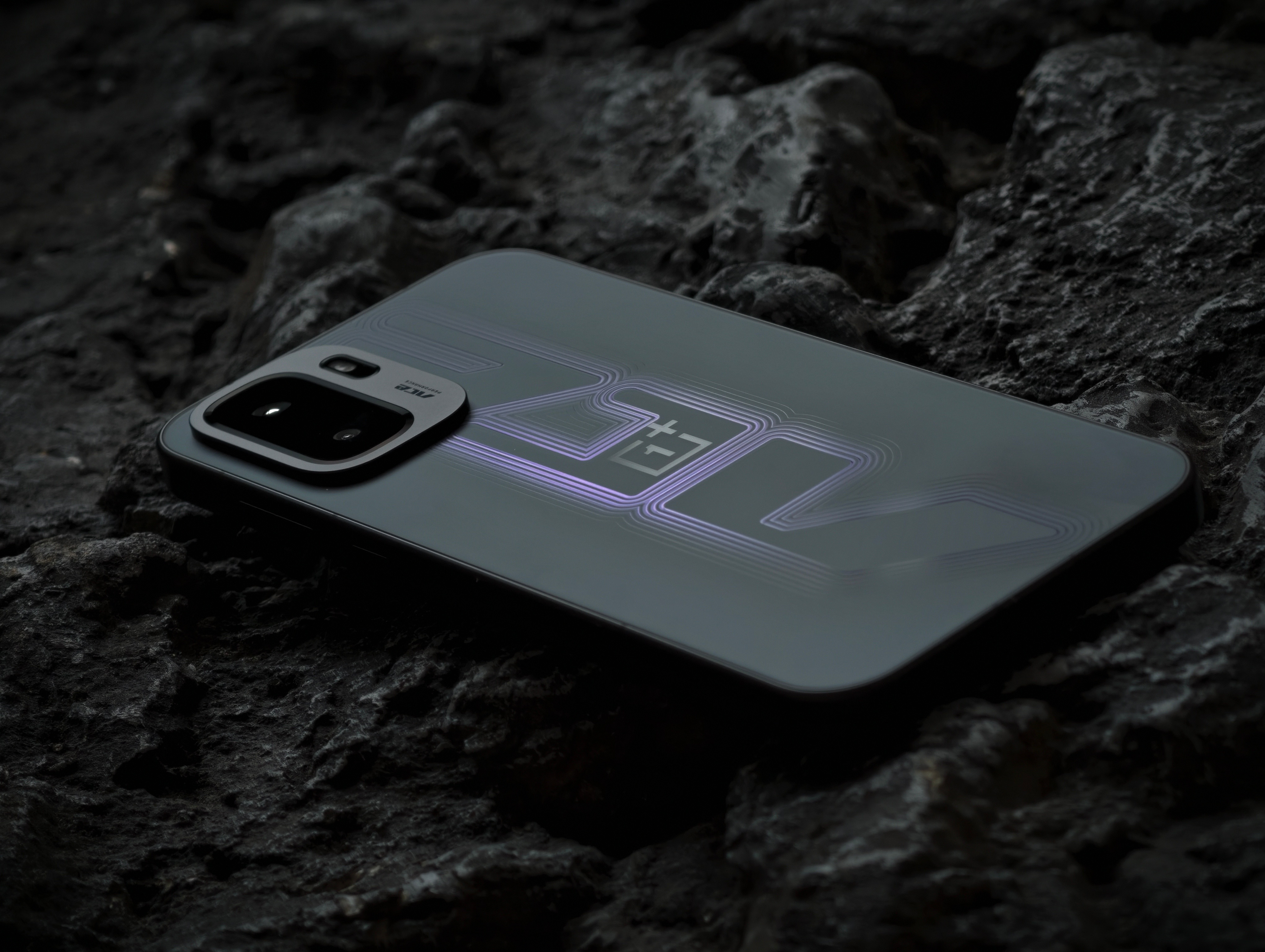 一加Ace6至尊版「王牌觉醒」配色，满满的赛博电竞风，大家觉得如何？一加