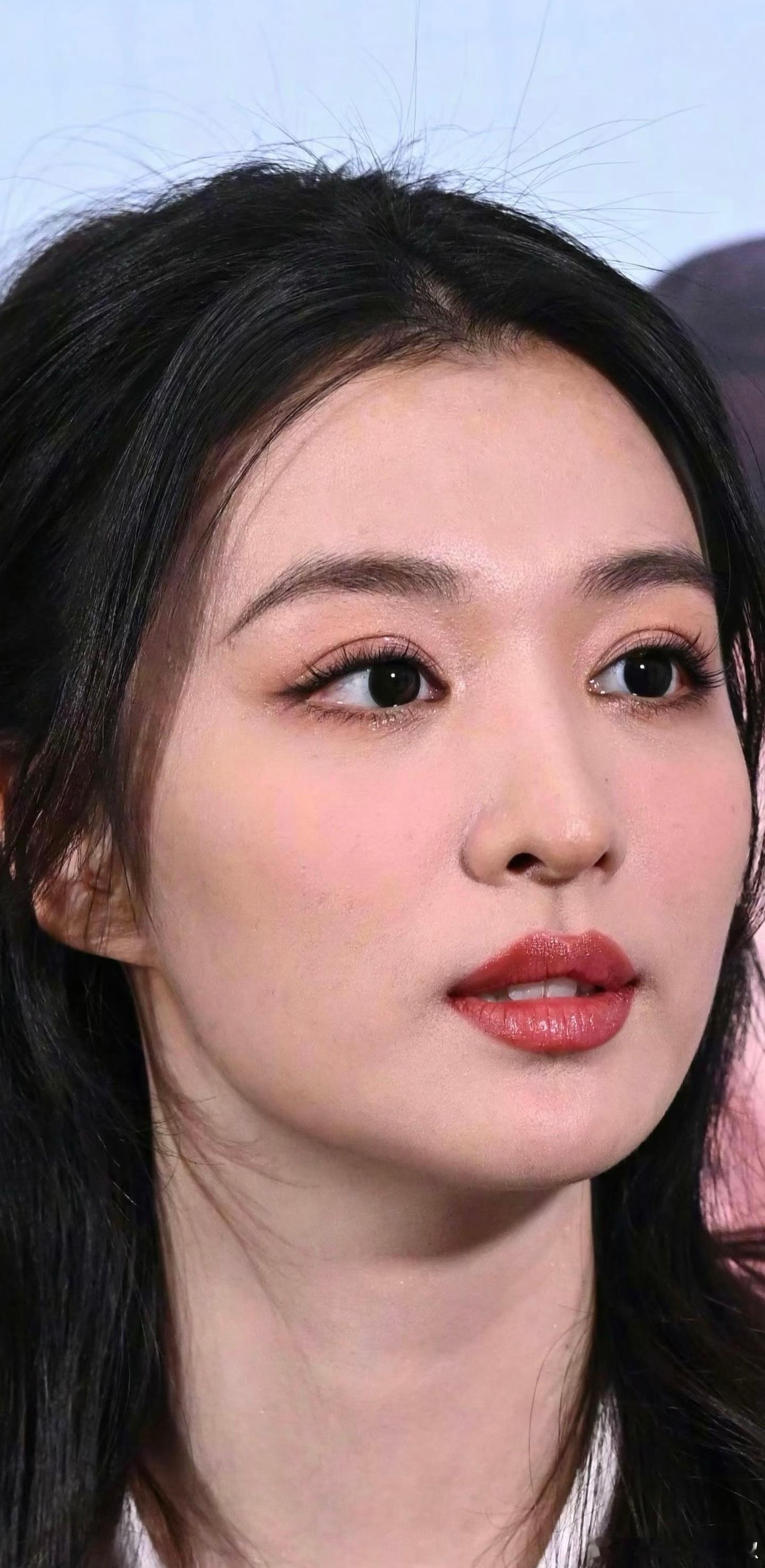 王楚然真人生图，这连毛孔纹理都看得见😳​​​