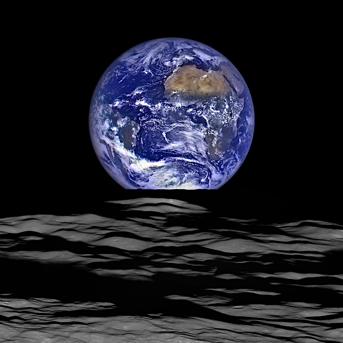 10年前的今天，NASA月球勘测轨道飞行器从月球轨道拍摄的地球🌏​​​