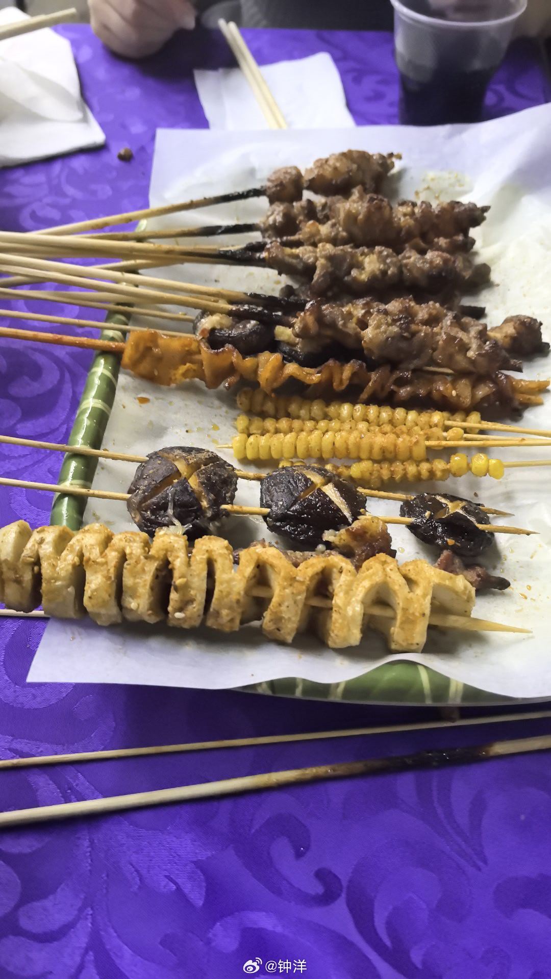 吃夜宵要胖，不吃要饿，怎么办啊[笑着哭]​​​