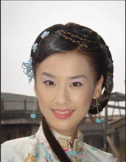 由于和杨子离婚算是众望所归，所以黄圣依方面本来是做好了自己要翻红的准备的，把自己