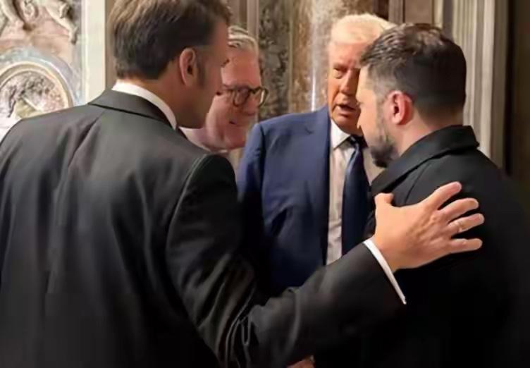 泽连斯基心愿达成！欧洲10国派驻军，特朗普提出要求，俄收到噩耗泽连斯基苦等的