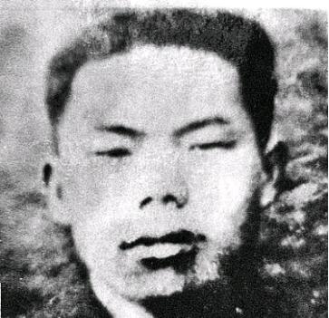 1952年朝鲜战争某天深夜，志愿军战士们都进入了梦乡，一战士由于睡不着便跑出去巡