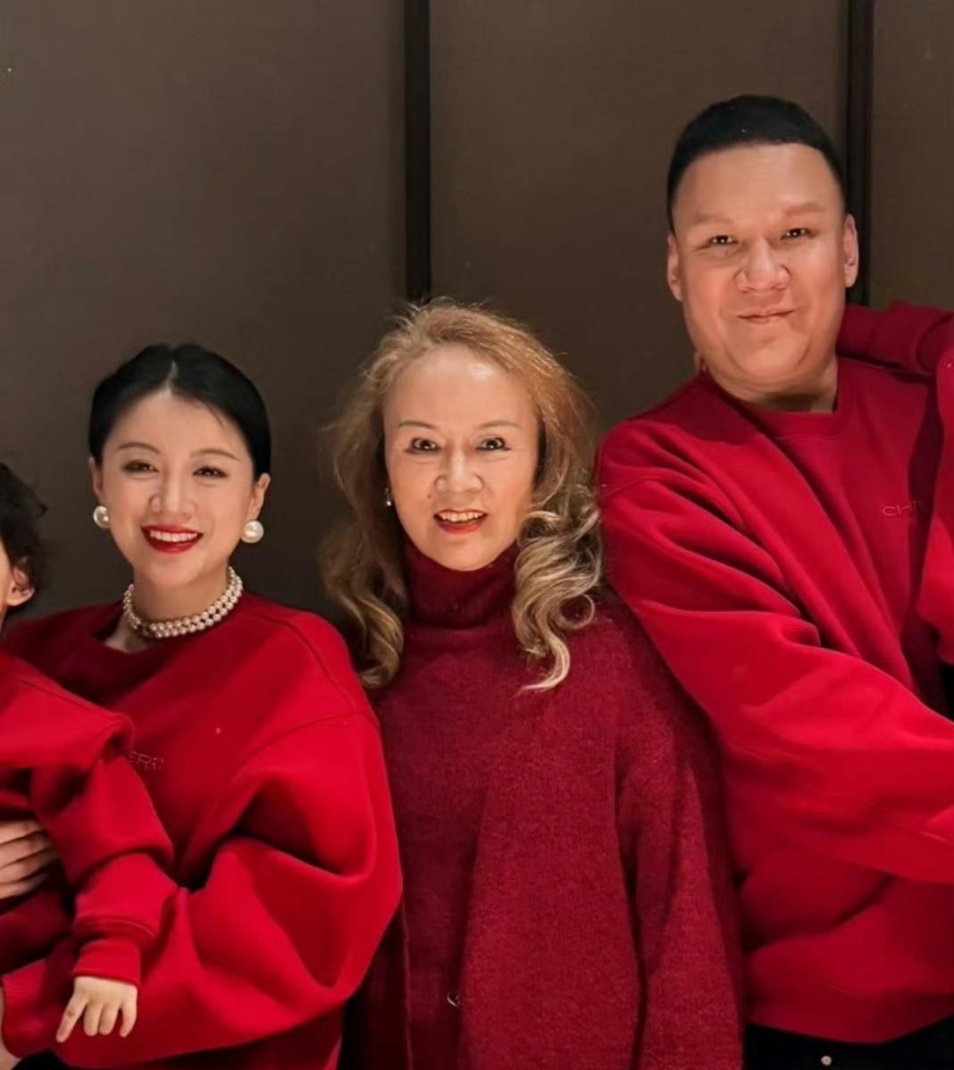 李嘉格离婚后说到车澈妈妈，还是夸婆婆是一个非常善解人意非常讲道理的人，婚后无论是
