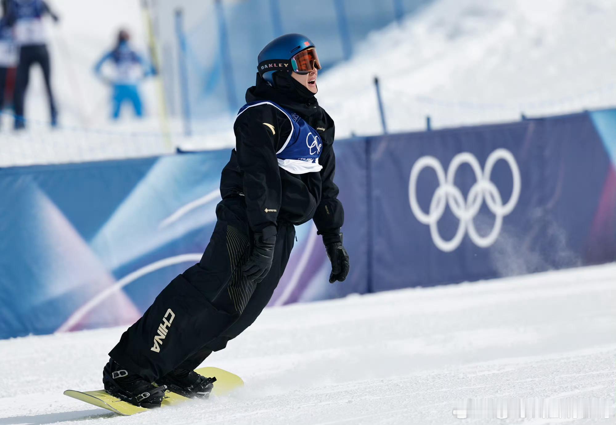 中国米兰冬奥首金四年前北京，他与金牌擦肩而过；帕罗特第二轮关键动作抓板明显失误（