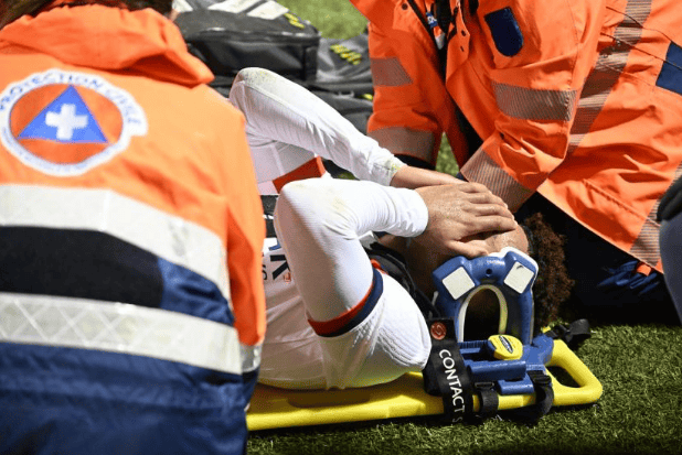 队报: 巴黎边锋杜埃大腿重伤, 至少伤缺数周, 且相当严重