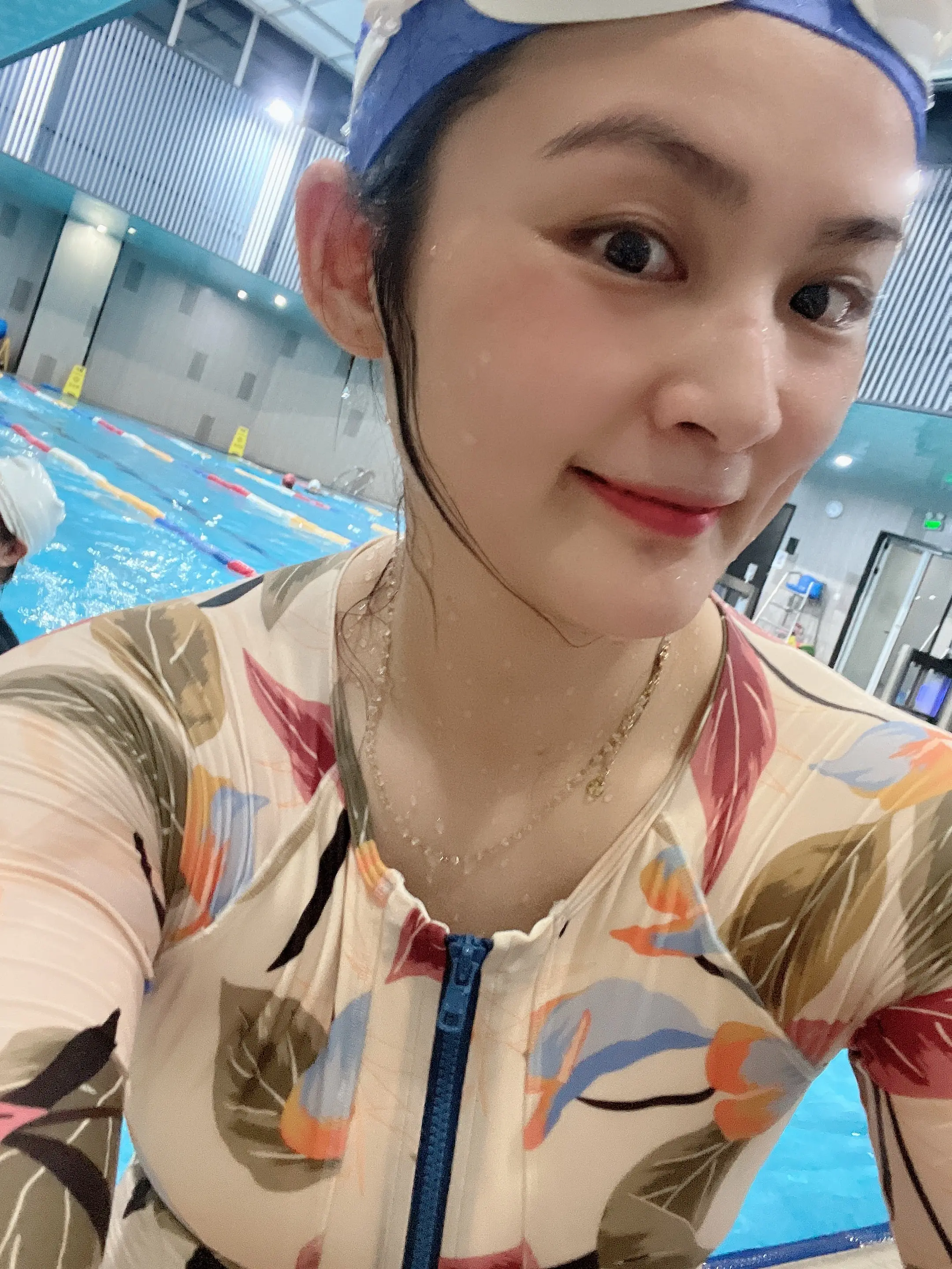 几年没游泳了，变小菜鸡了