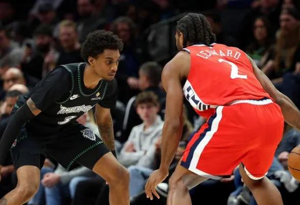 伦纳德：听说你是防守尖兵？麦丹：你听错了...😯伦纳德近2次对阵麦丹