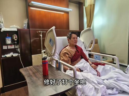 李连杰还是没活明白一场手术连发三条视频，嘴上念着“阿弥陀佛”，却在术后迅速又