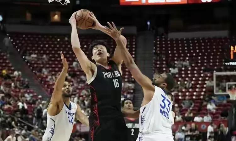 数据全面，堪称完美！杨瀚森在NBA夏季联赛首秀成功◎通过验货！今天，开拓者上上