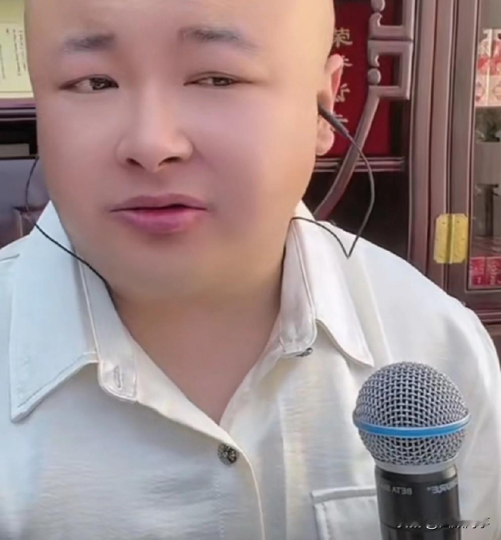 老狗喊话前妻以后有需要一定帮忙，不帮你是我狗篮子，拿你做人设了，那是孩子的妈妈，