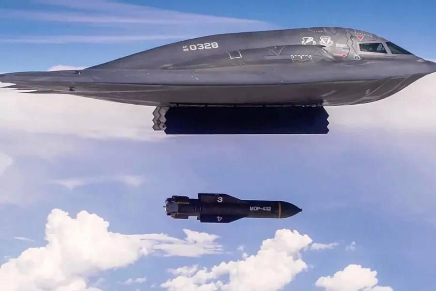 据福克斯新闻报道，美国被击落飞行员获救当晚，美军出动B-2隐身轰炸机，投放GBU