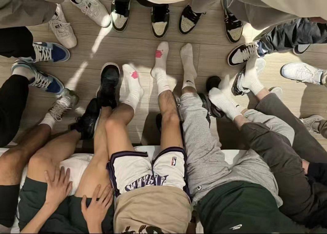 三个燃脂动作减肥这样练就对了现在男生女生都流行瘦一点。这样才能好看，才能有颜值。