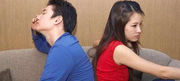 丈夫隐瞒60万债务，妻子发现后心碎崩溃，家庭关系面临崩溃危机！在一个普通的小