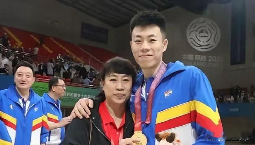 纵观中国篮球这些年的球员，张镇麟应该是被无辜网爆最惨的球员，没有之一。2020年