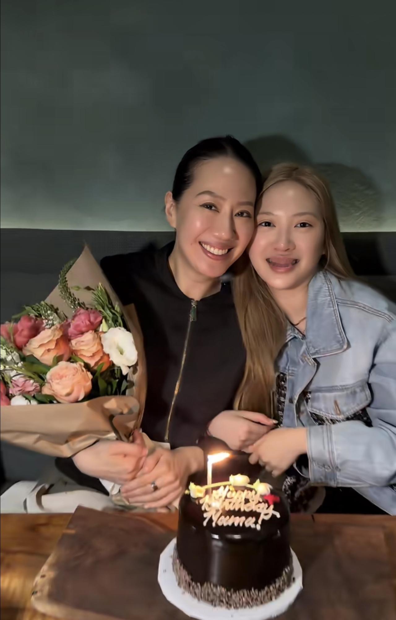 近日，甄济如晒为妈妈汪诗诗庆生的画面，母女俩一起去餐厅吃饭。甄子丹的女儿甄济