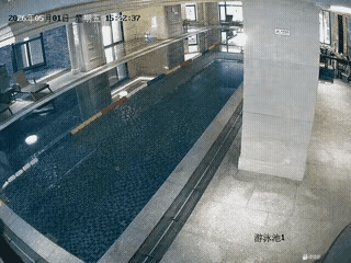 大爷，走路还是看着点吧