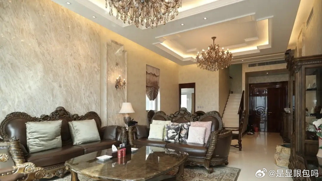 郭嘉文卖掉李泽楷所赠过亿豪宅，亏本卖7840万，昔日爱巢人去楼空！