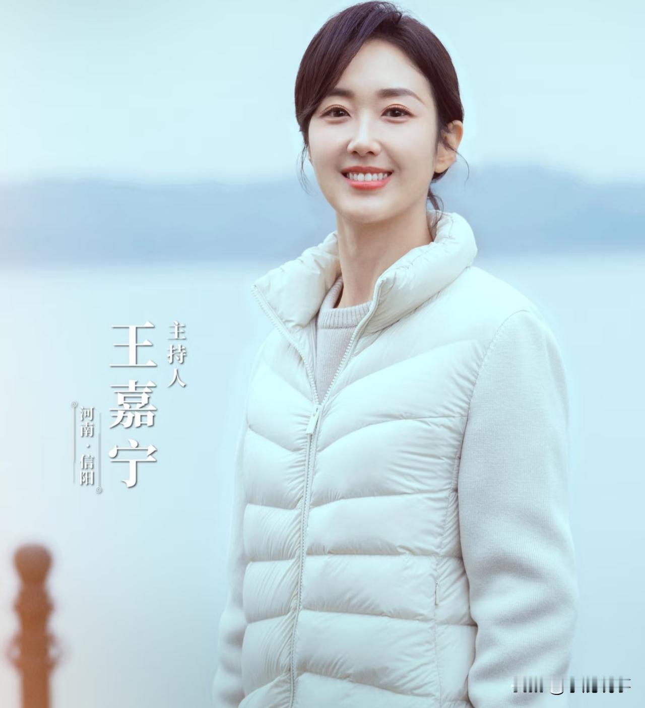 央视春晚主持席，从来不是比谁漂亮，而是比谁更“能用、好用、一直用”！2