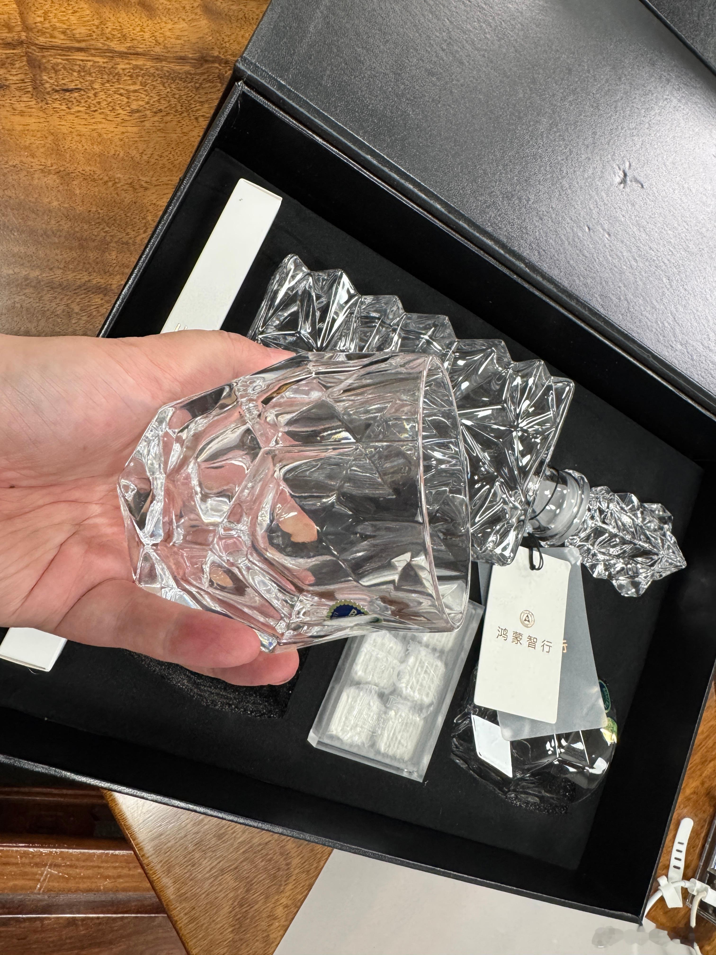 花了100多万，定了尊界s800，鸿蒙智行门店小姐姐给我送了一套这个，这要买个什