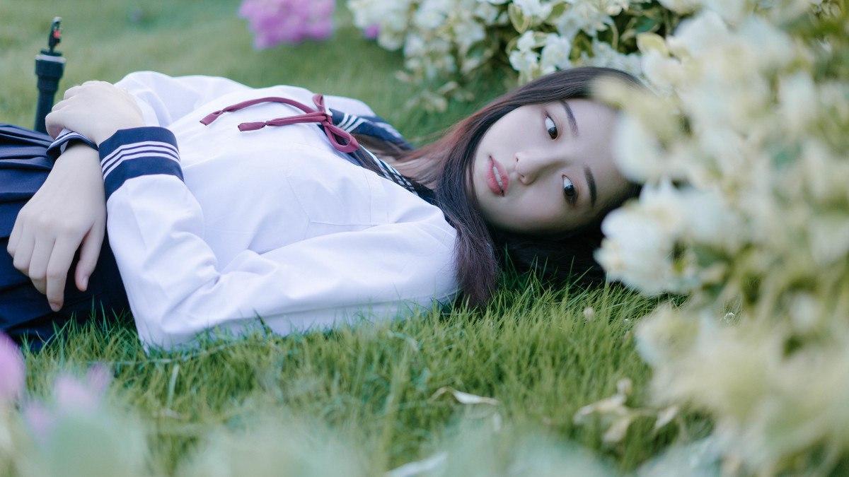 花间少女卧，梦回古时情。jk美少女