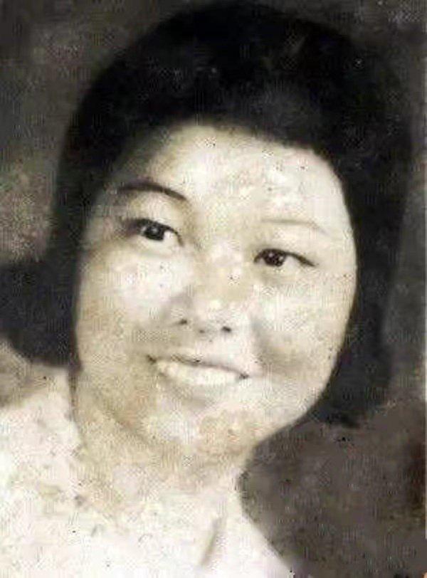 对越自卫反击战女兵杨志琼，为部队带路巡逻时，遭到隐藏在暗处的越军枪击身中5弹壮烈牺牲，她也是麻栗坡烈