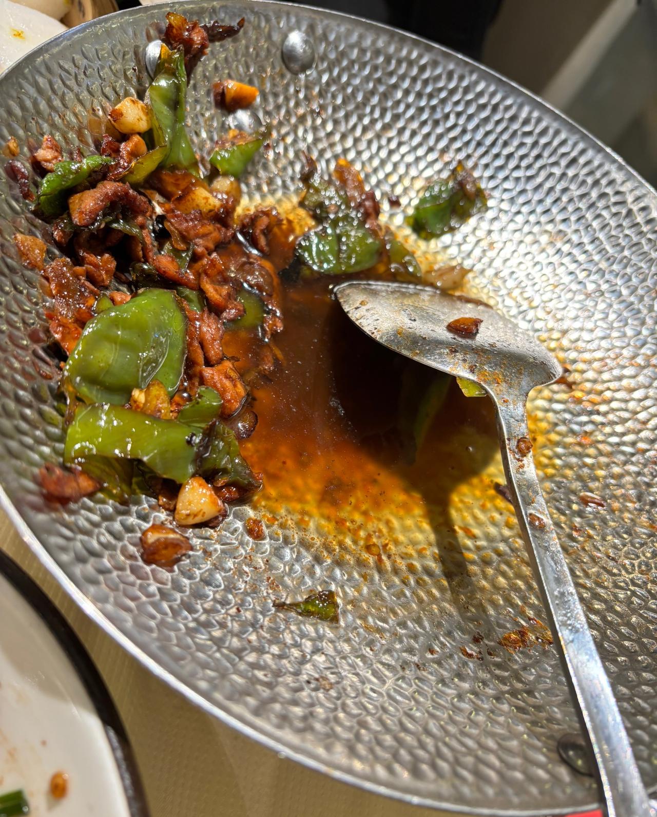 我们公司越来越穷了。我刚入职的时候，手机3年换，笔记本电脑3.5年换；后